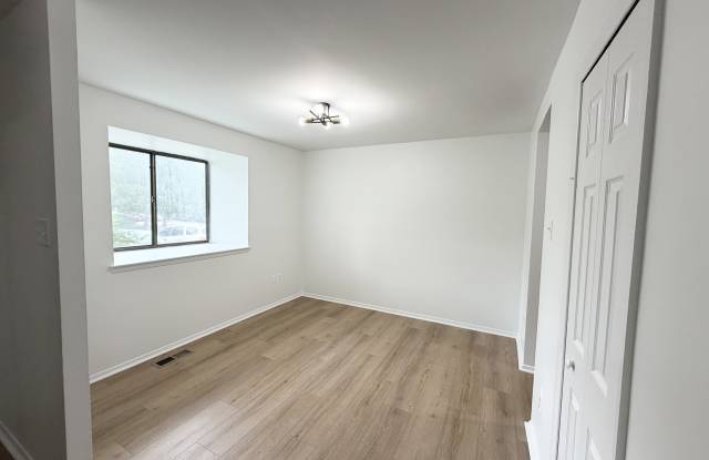 7038 Knighthood Lane Gallery 4