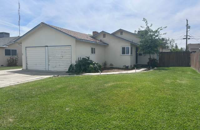 Move in Ready in North Hanford Central air/heat, lawn service included photos photos