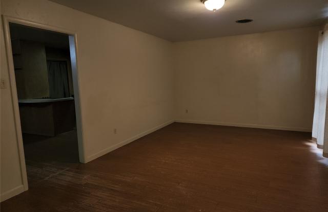 925 E N 13th Street Gallery 2