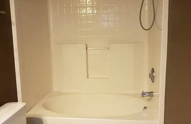 Room in 3 Bedroom Home at McGoogan Ln Gallery 4