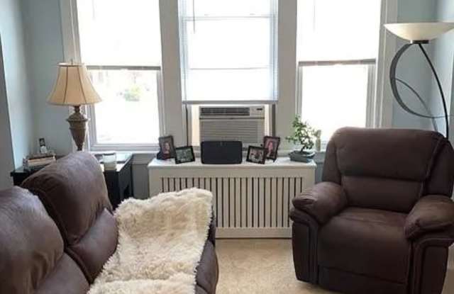 690 Pont Reading Road photos photos