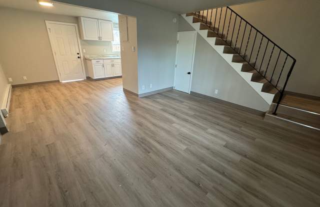 (248) BeVille - Town Home - 2 Bedroom / 1 Bath Gallery 3