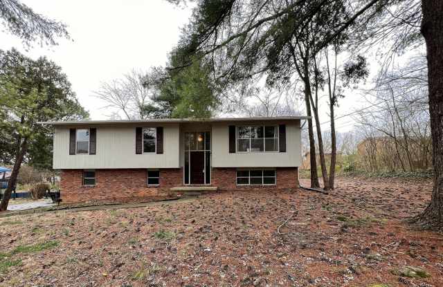4 BEDROOM HOME IN FARRAGUT!!! - 11518 Midhurst Drive, Farragut, TN 37934