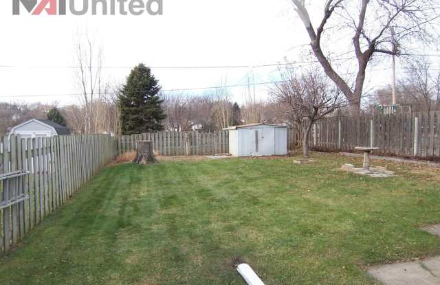 Three bed, one and a half bath home for rent Gallery 3