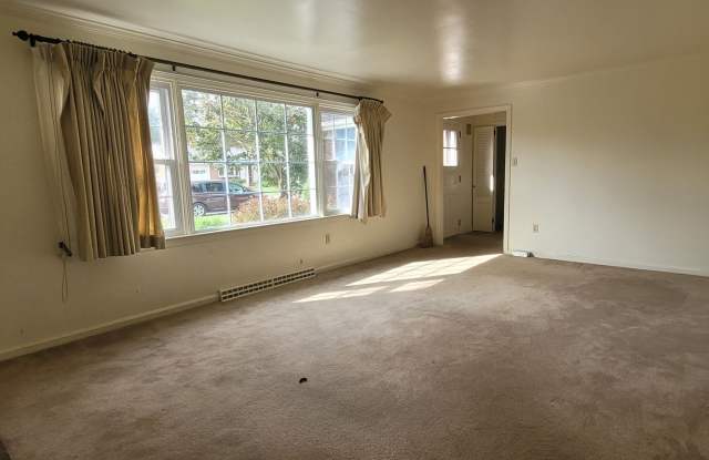 4 bedroom 1.5 Bathroom home in Leola - 243 Oregon Drive, Leola, PA 17540
