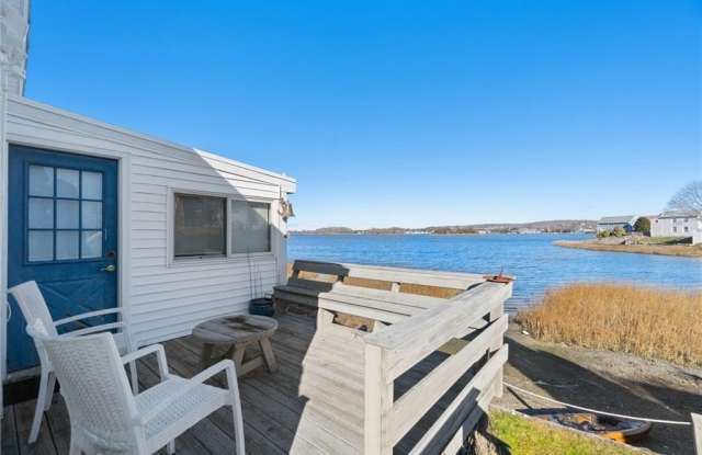 15 Cedar Avenue unit: 2 - 15 Cedar Avenue, Newport County, RI 02871