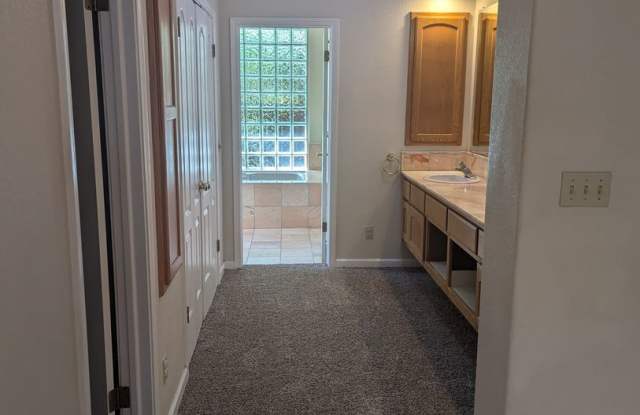 Great large property Gallery 3