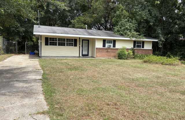13 Linda Ln Gallery 1