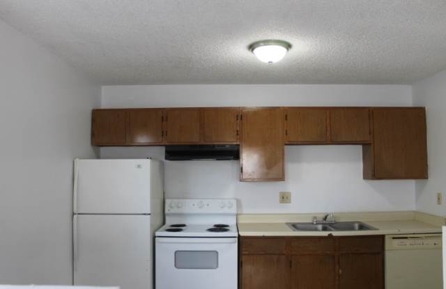 * MOVE IN SPECIAL: $300 OFF 1st MONTH'S RENT* Spacious 2BD/1BA unit FOR RENT on Provincial Dr Gallery 4