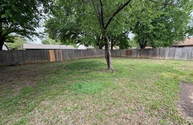 Three Bedroom, 2 Bath large Yard photos photos