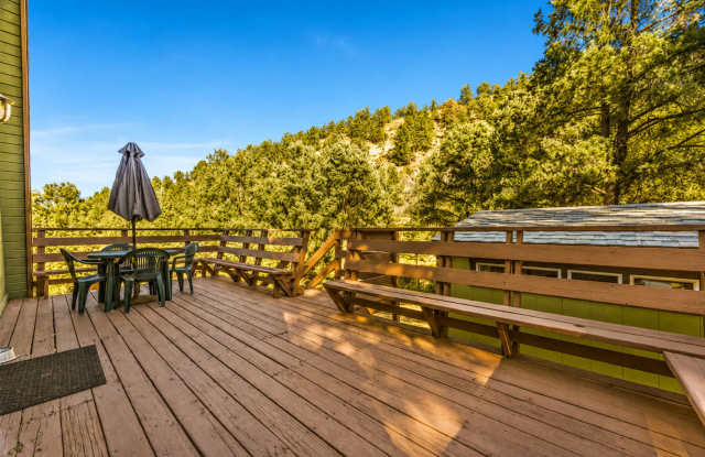 3-Bedroom Cabin with Spacious Loft, Large Deck & Fully Furnished(Optional) Gallery 3