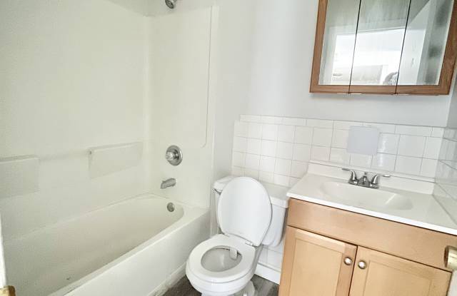 1740 Shawnee Drive - A Gallery 4