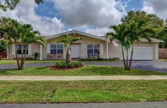 6040 Sw 9th St - 6040 Southwest 9th Street, Plantation, FL 33317