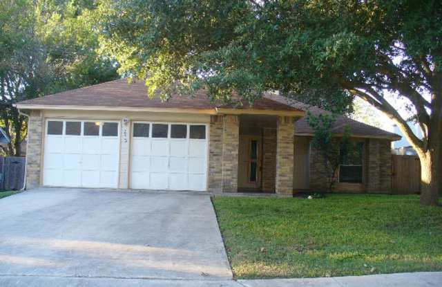 FOR SALE! MLS # 1872445 UNDER CONTRACT - 7915 Forest Crossing, Live Oak, TX 78233