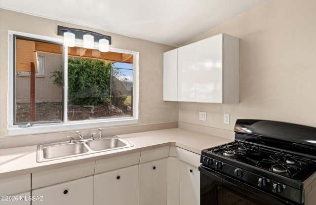 904 W 4th Avenue photos photos