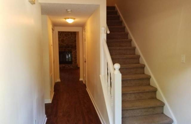 946 Amberly Dr Gallery 2