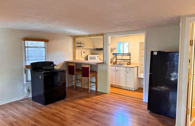 2410 Cambridge Avenue - Rear Gallery 2