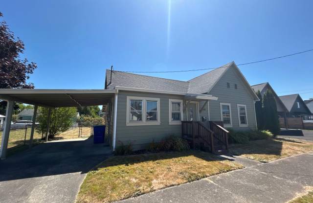 Three Bedroom Home with a Large Yard photos photos