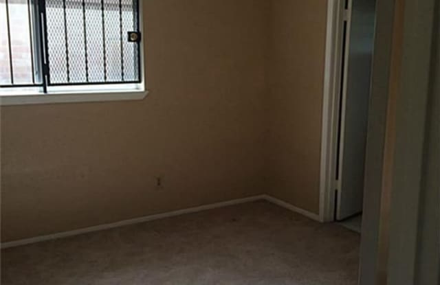 5147 Court Gallery 4