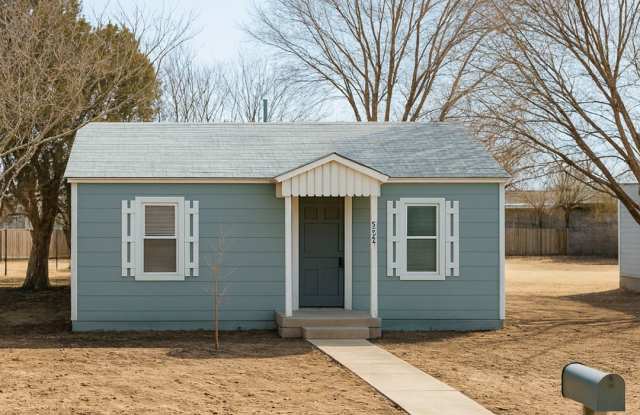 2 bedroom 1 bathroom house now leasing! - 3217 Baylor Street, Lubbock, TX 79415
