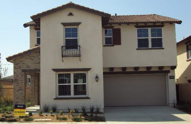 990 E DOVES NEST Avenue - 990 E Doves Nest Ave, La Habra, CA 90631