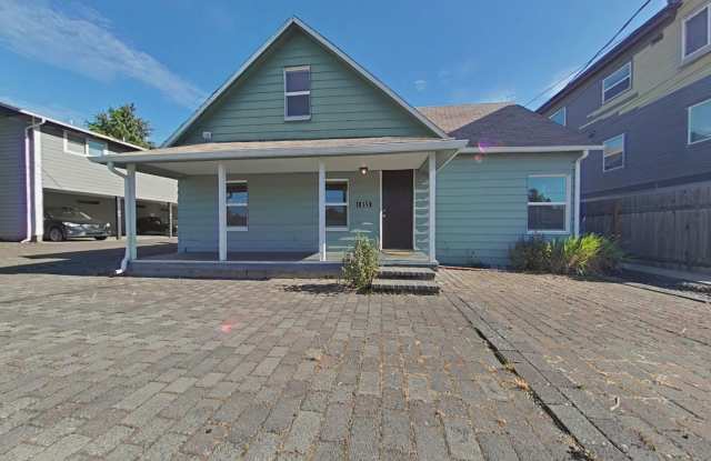 4 Bedroom House ~ Close to Campus ~ Pet Friendly - 1955 Northwest Grant Avenue, Corvallis, OR 97330