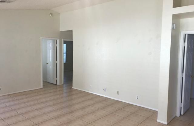 3 bed 2 bath home in Mountainview at North Canyon Gallery 4