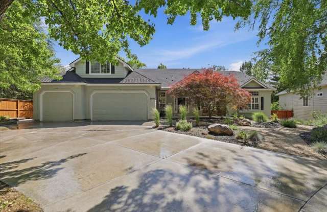 Luxury Living in Southeast Boise, 3-Car Garage, Hot Tub & Flexible Bonus Loft & Private/Secure Workshop photos photos