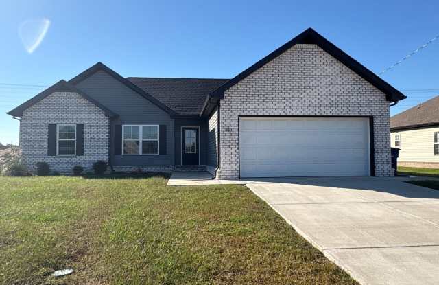 BEAUTIFUL 3 BEDROOM 2 BATHROOM HOME IN SCENIC FAIRFIELD POINTE - 201 Meadowbrook, Shelbyville, TN 37160