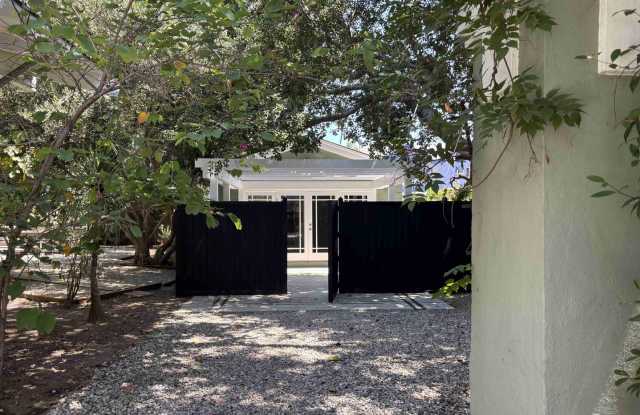 BRAND NEW DETACHED ADU IN IDEAL HOLLYWOOD LOCATION! Gallery 1