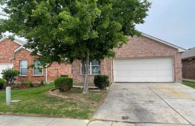 Cute 3/2/2 Alexandra Meadows - 6401 Claire Drive, Fort Worth, TX 76131