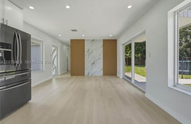 20440 NW 20th Ct Gallery 3