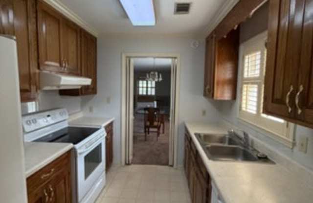 118 Country Club Drive Apt B Gallery 2