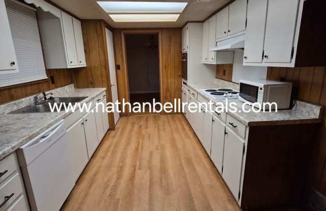 Single-Family Home: 4 bed, 3 bath photos photos Single-Family Home: 4 bed, 3 bath photos photos