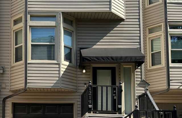Beautiful 2+ Bedroom, 4 Level Townhome With Loft! photos photos