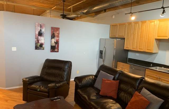1801 South Michigan Avenue Gallery 3