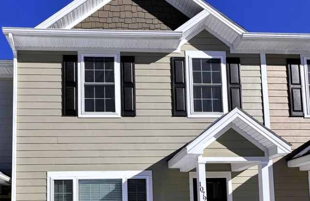 Spacious 3-Level Townhouse photos photos