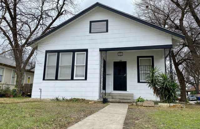 Downtown Rental walking distance to coffee shop, gym and brewery. photos photos