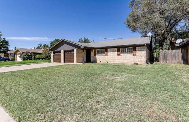 Beautifully Updated Home Near Shopping, Dining and Entertainement!! Gallery 3
