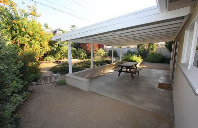 Beautiful 3 Bedroom Near UCR Gallery 3