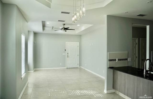 2703 Larkspur Gallery 4