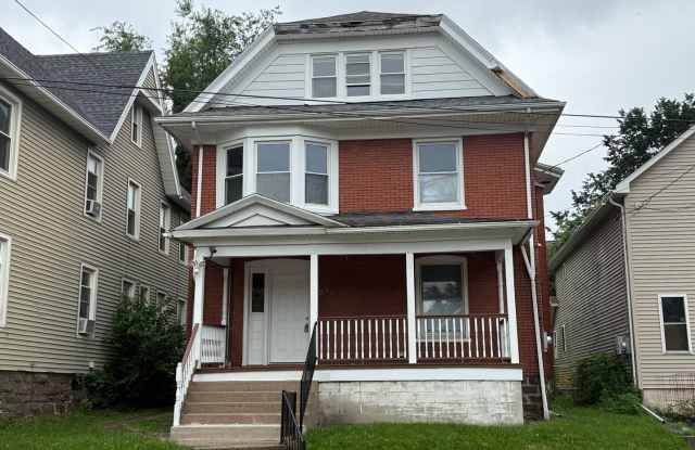 Charming 4‑Bedroom Single‑Family Home | Section 8 Eligible photos photos