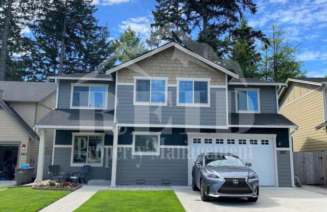 Beautiful 4 Bedroom in a small and exclusive neighborhood - 187 Northeast Ragweed Way, Kitsap County, WA 98311