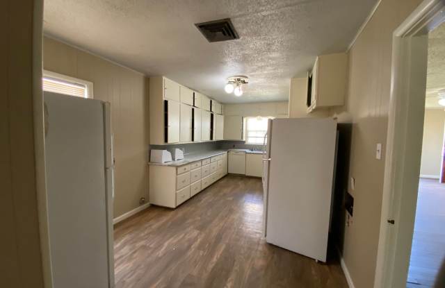 Spacious, remodeled 4 Bed, 2 Bath Home in Lubbock, TX photos photos