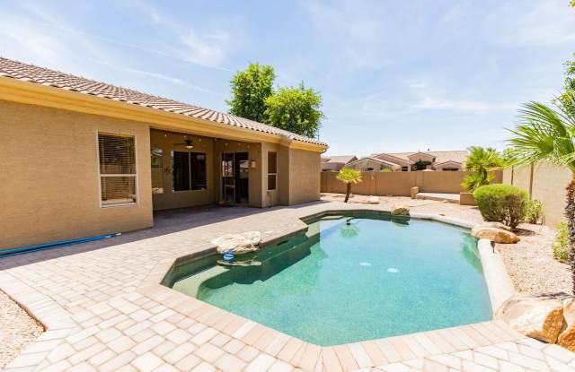 Single story 4 bed 2 bath + bonus room with amazing backyard! photos photos