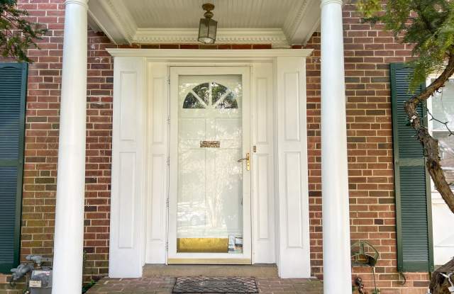 1004 Noyes Drive Gallery 2