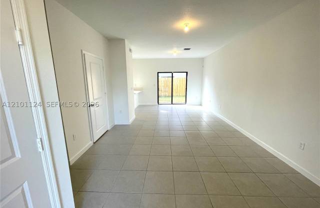 23086 SW 128th Pl Gallery 4