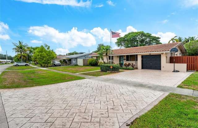 1512 E Hawthorne Cir photos photos