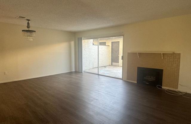 3 bedroom 2 bathroom Condo in Riverside Gallery 3
