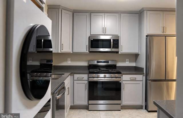 434 GREENBRIER Court Gallery 3